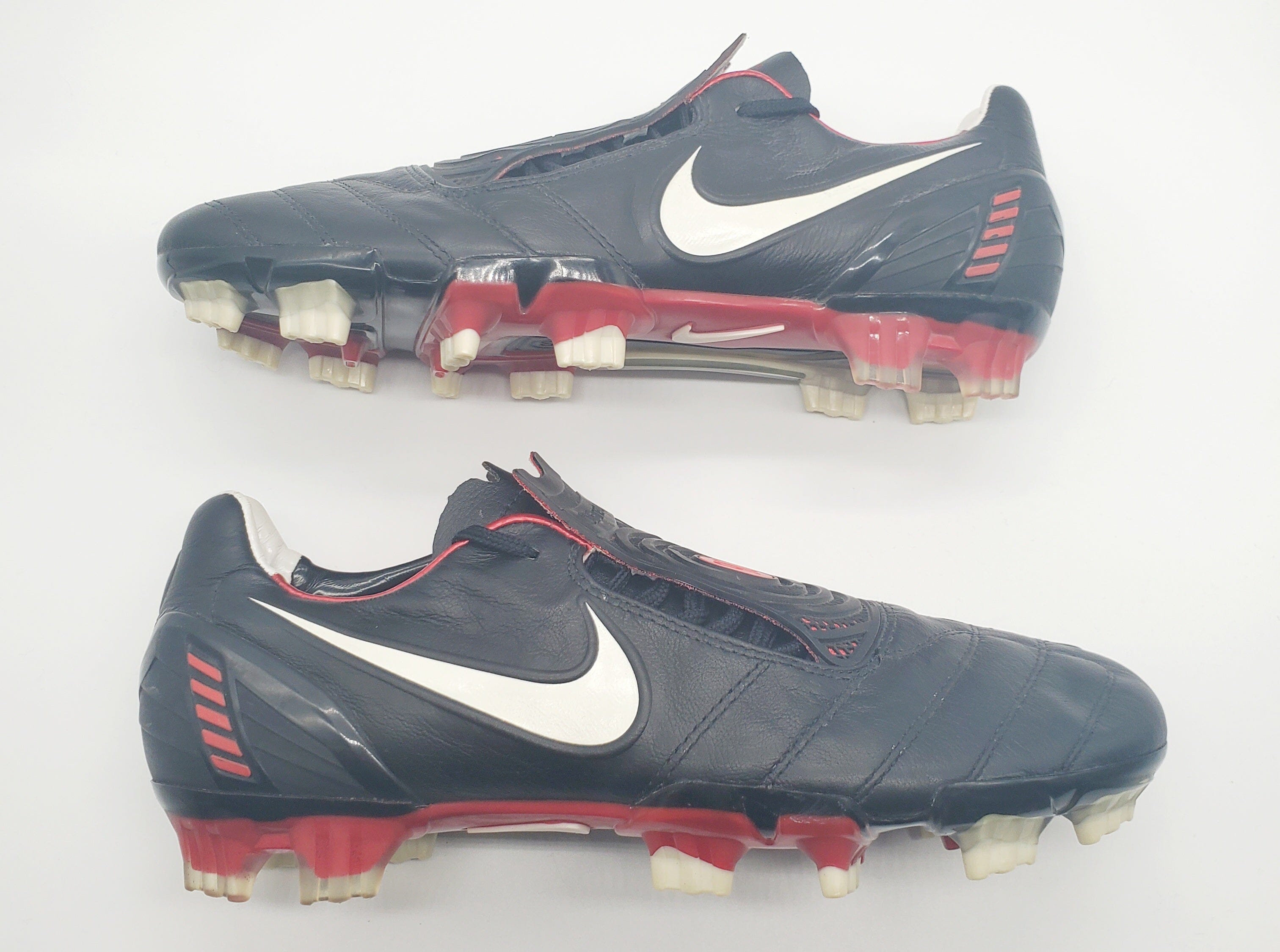 Buy rare & retro Nike T90 football boots online