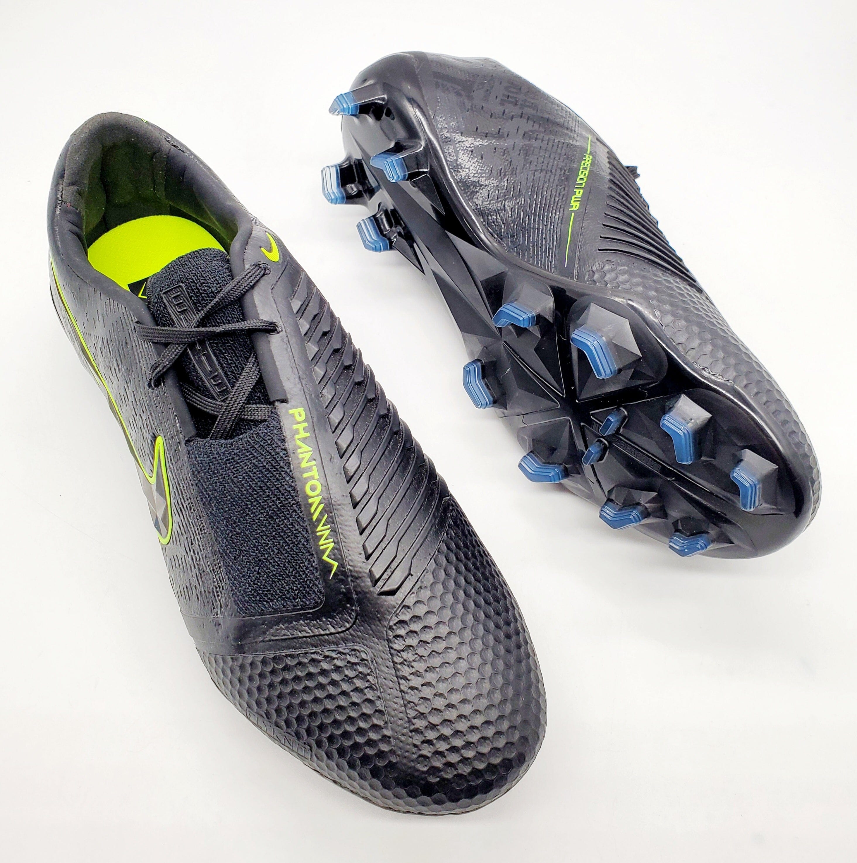 Buy rare & classic NIKE football boots online